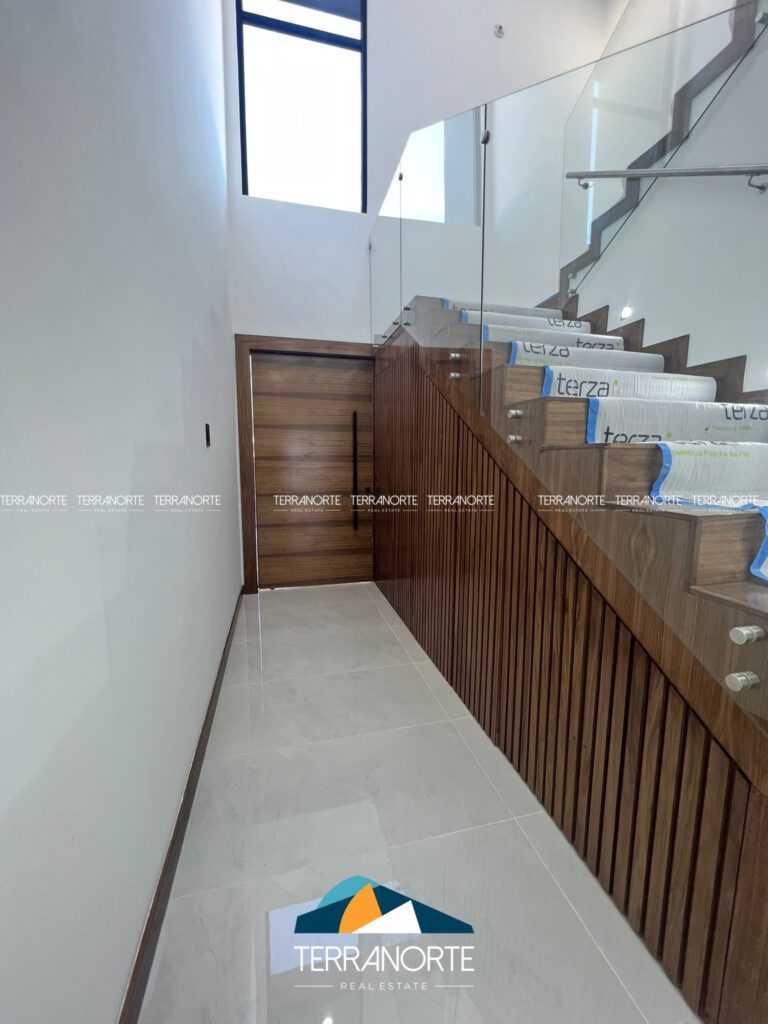 EBC8F3E1-C53E-4646-AC95-33588729BE20