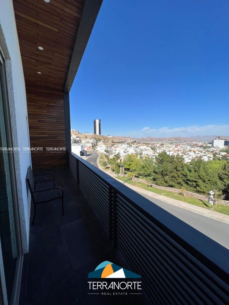 F0C0A4CA-3C43-400A-A034-FE383B43E469