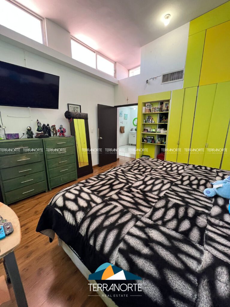 F1F53CD5-659E-4C51-ACF2-7BFF63E0E727