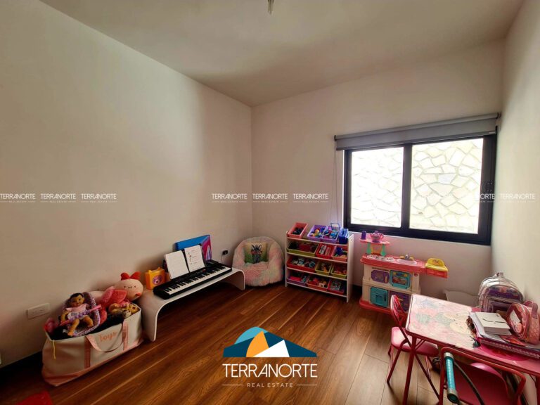 F5E34299-D81C-4425-ACEF-FE086BA5F2C5