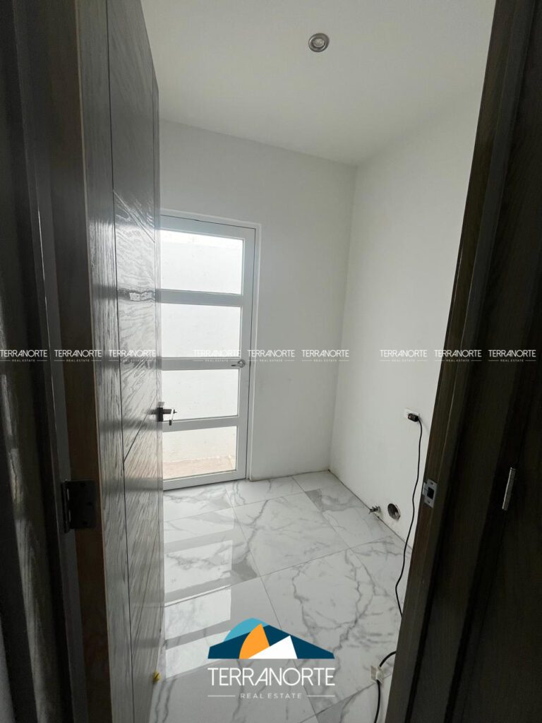 2C94675A-E033-49B0-802F-1AECE7EA0BD3