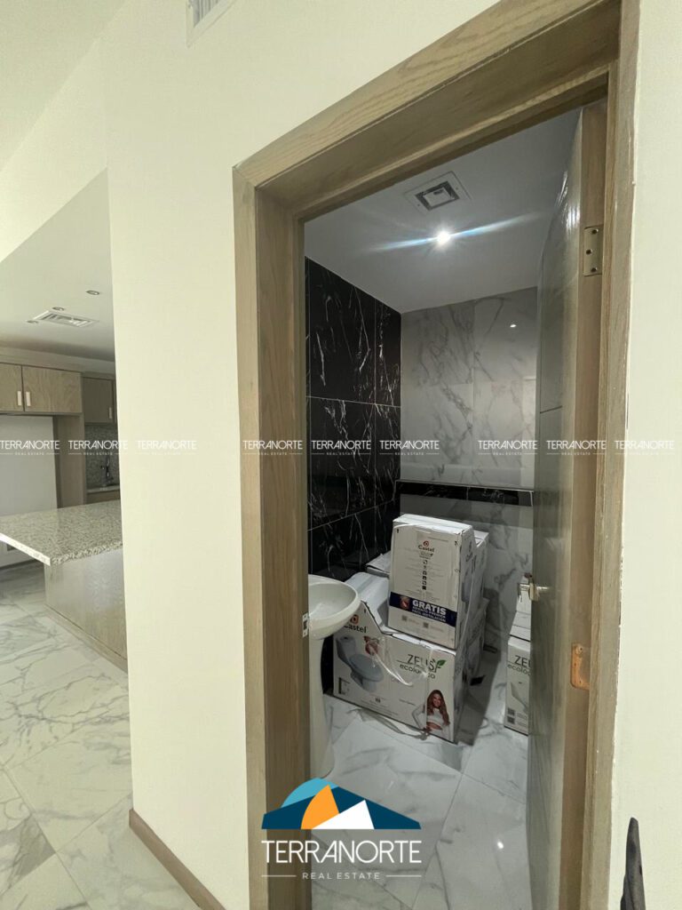 5AEA0E10-257D-403F-96DF-544A13B293E5