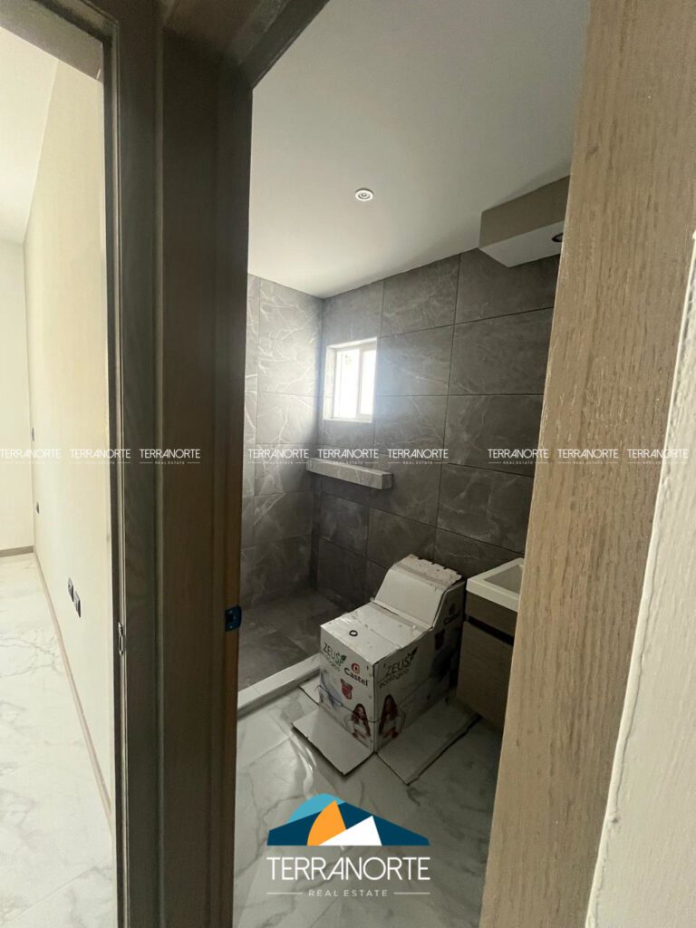 6419A3BB-2A20-45E0-818D-F110C35DAEFF