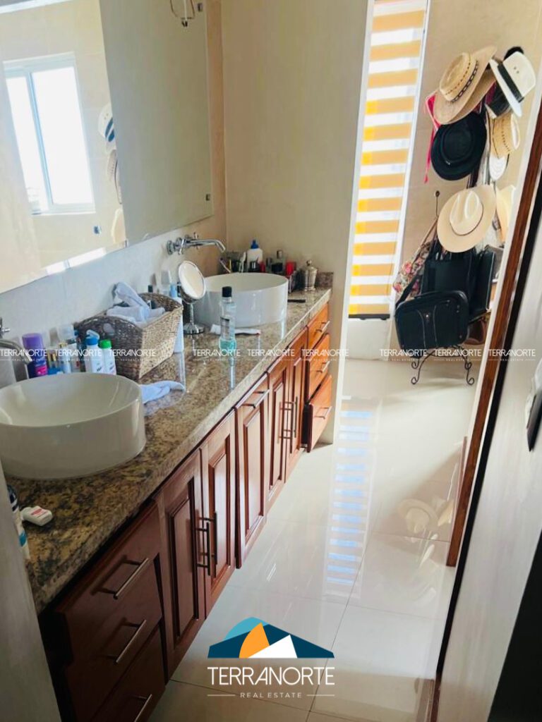 70129F6F-B1BA-4E26-916B-388966A16DD2