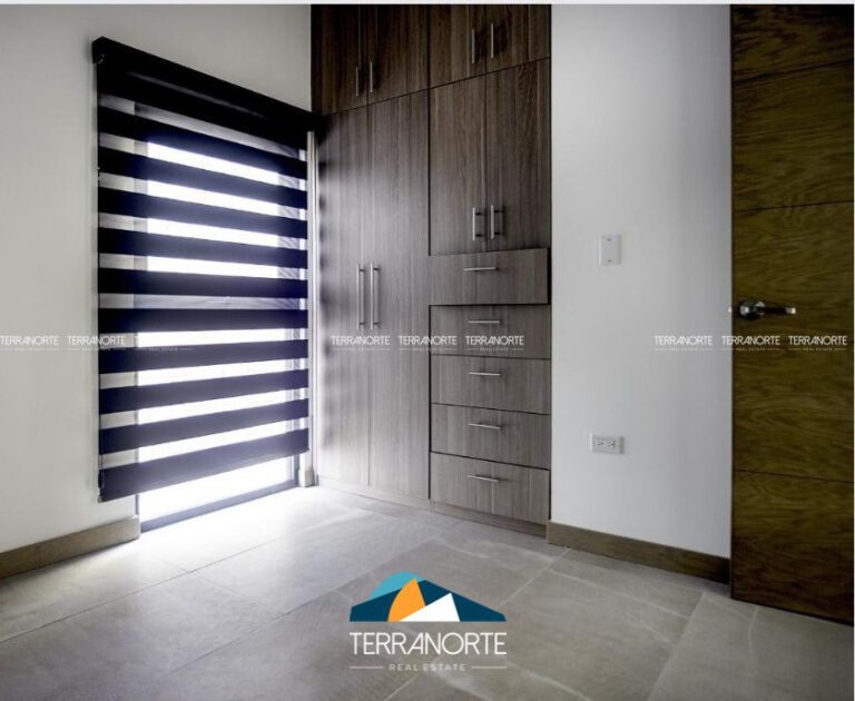 77C3A9F4-E318-494F-9303-1E5746EFA80B