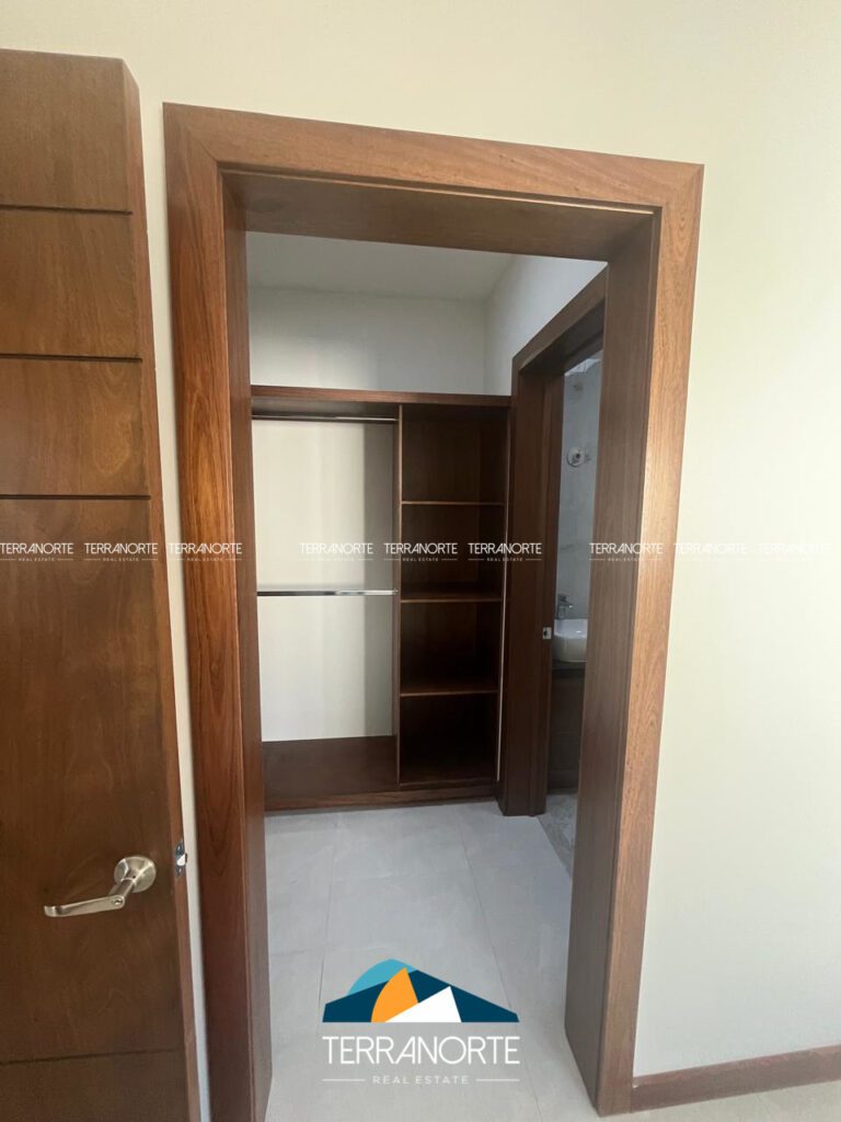 79753977-B540-44F4-923B-F5A762F981EC