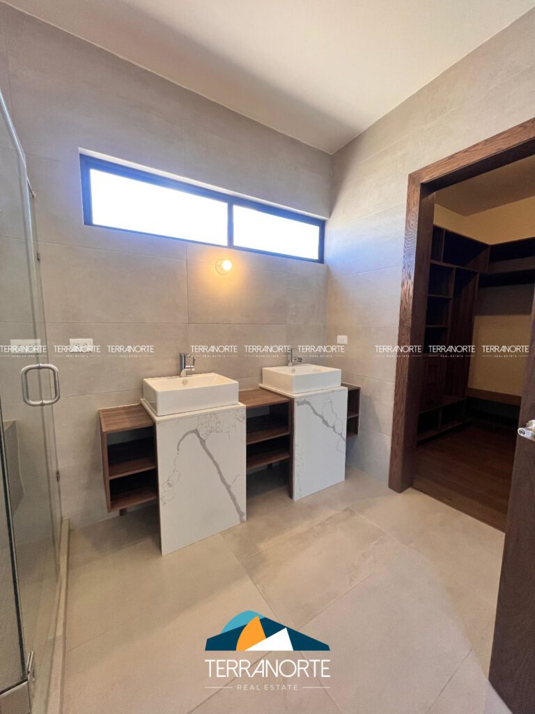 DFC87A2C-180F-4EA6-A4D7-DB41A020C308