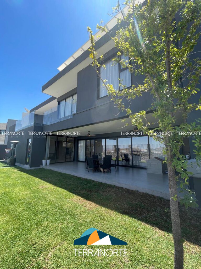 7728F734-D68A-4801-848E-3A47BFB85150