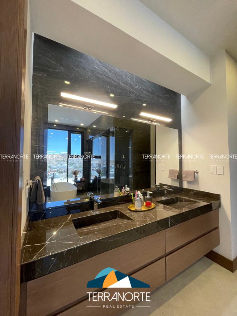 EF5B7BF7-E526-438C-8716-5FF1D5A083B0