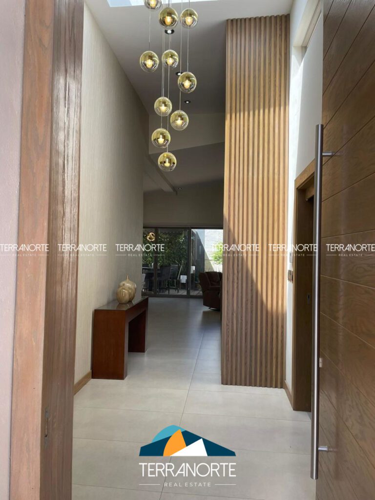 dcd03093-1659-400d-9c16-2caa2cd9a701