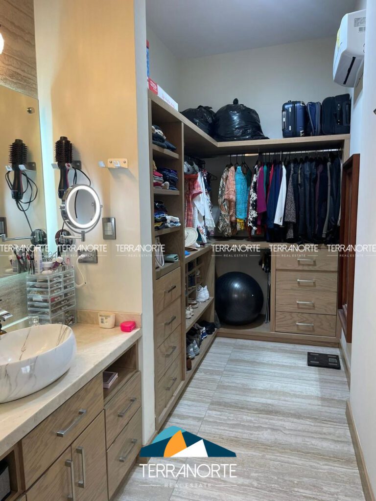 f2938c8a-32c3-4f5e-bb18-4f4205de837c