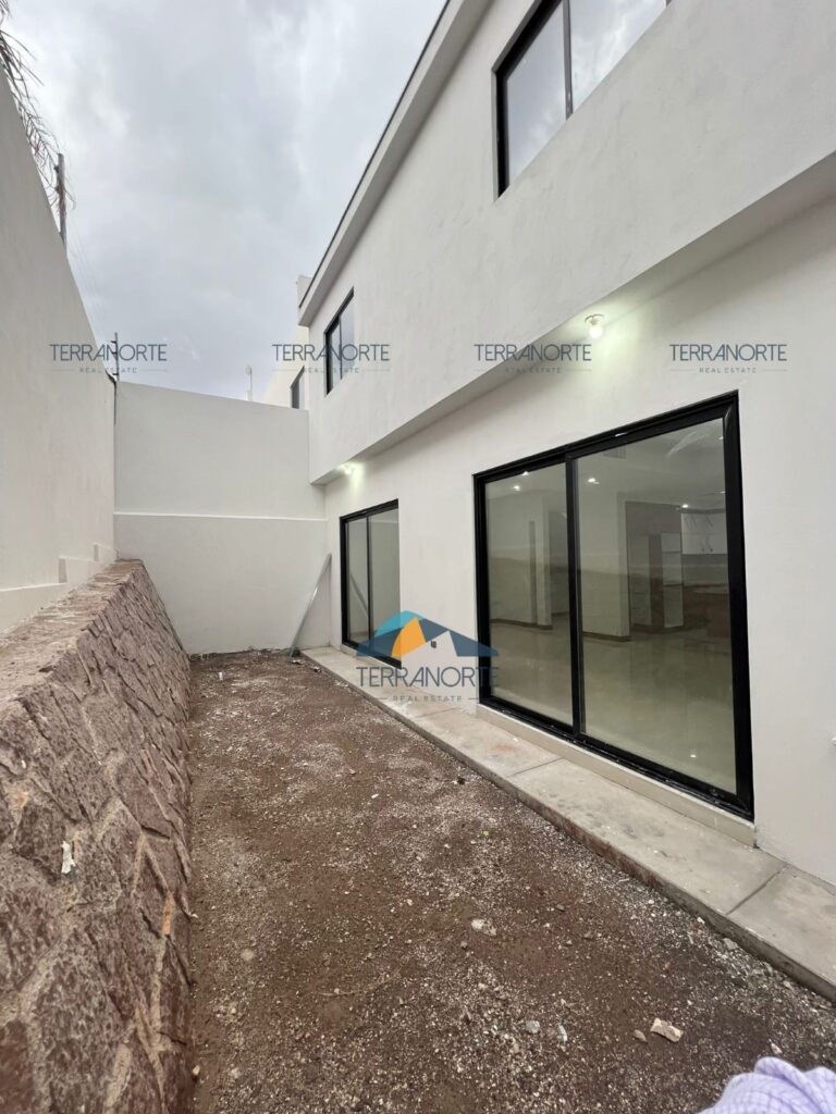 12a09640-39bc-4d49-8f4a-3b931a3e049c