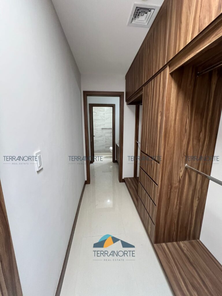 e615b1d8-e248-4b3e-b19d-bf670975428a