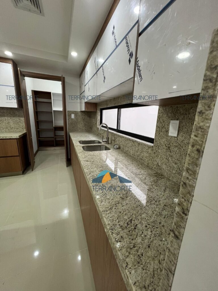 e76ff4fc-cfbc-4603-b5ff-fdf884458ae6