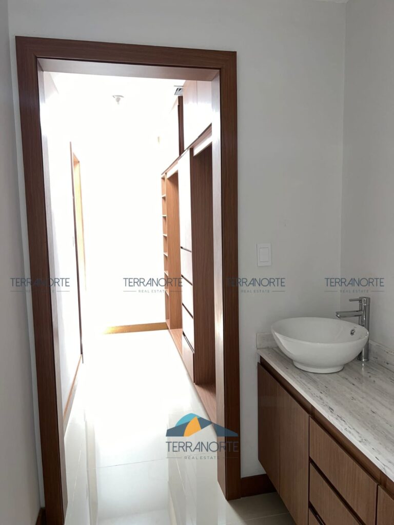 5c6eefcd-3ce6-4bee-9d08-022e2e044933