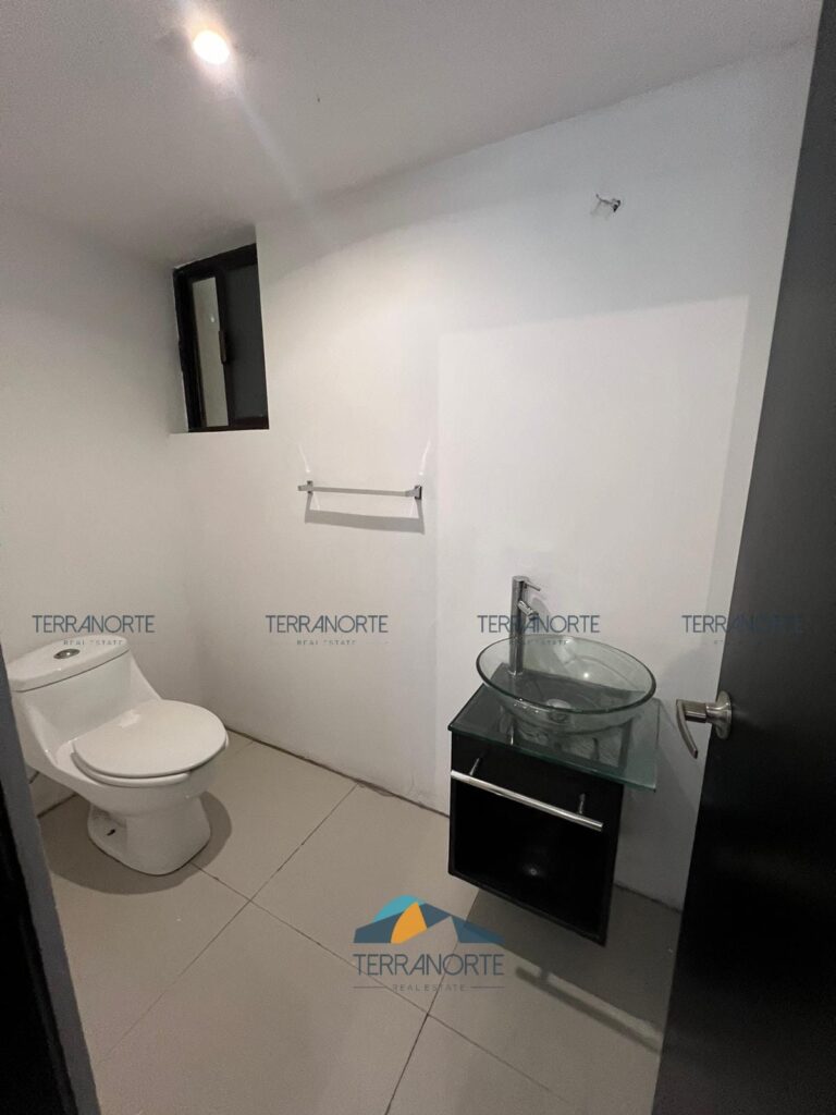 e8420c75-9d99-46a0-95ad-902f1702058e