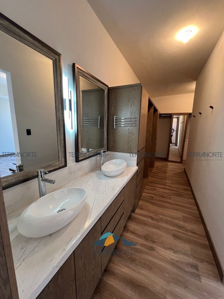 2b0c9b37-fe16-4b0c-8f0f-89a1f613b4b3