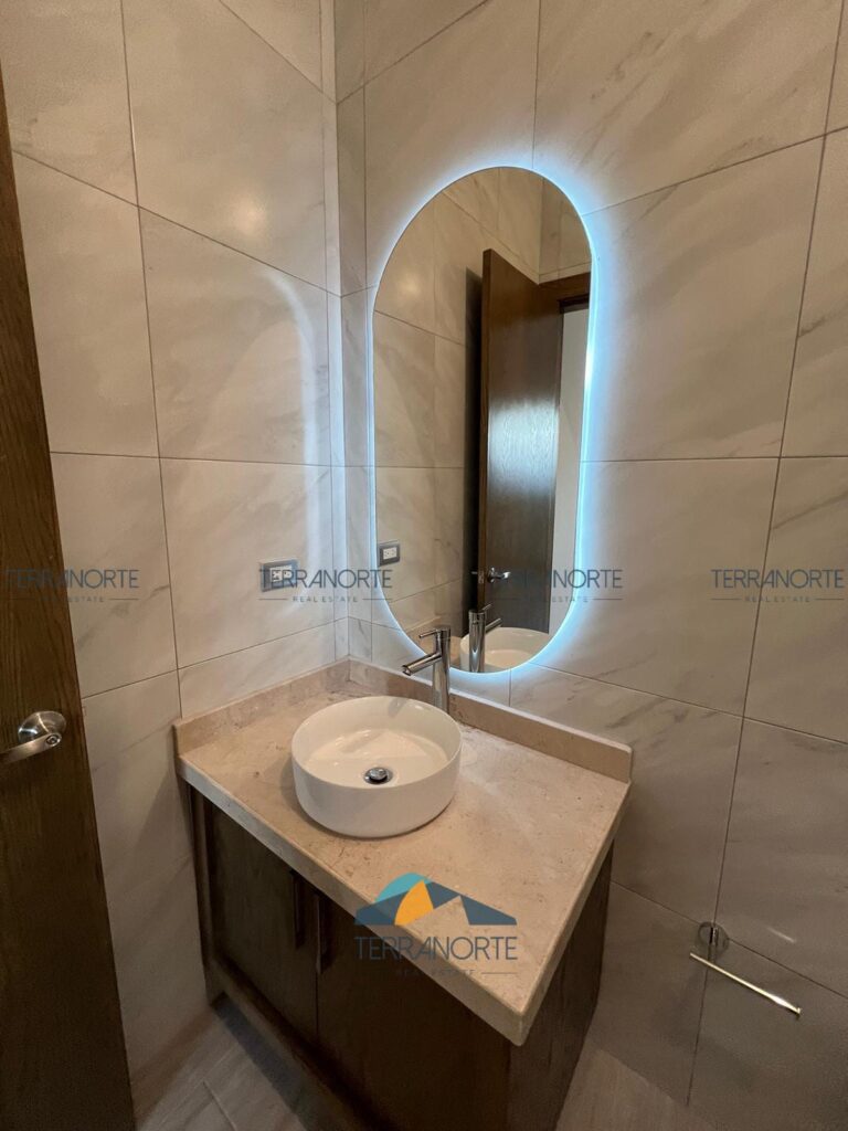 4f46f1e4-8e95-452b-a8d9-53e1f1cdd352