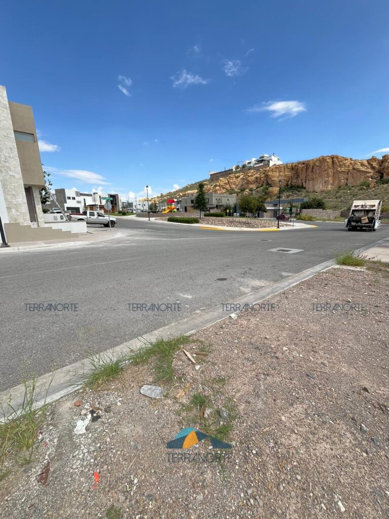 d7715212-562e-47b2-acf6-df3634598d8f